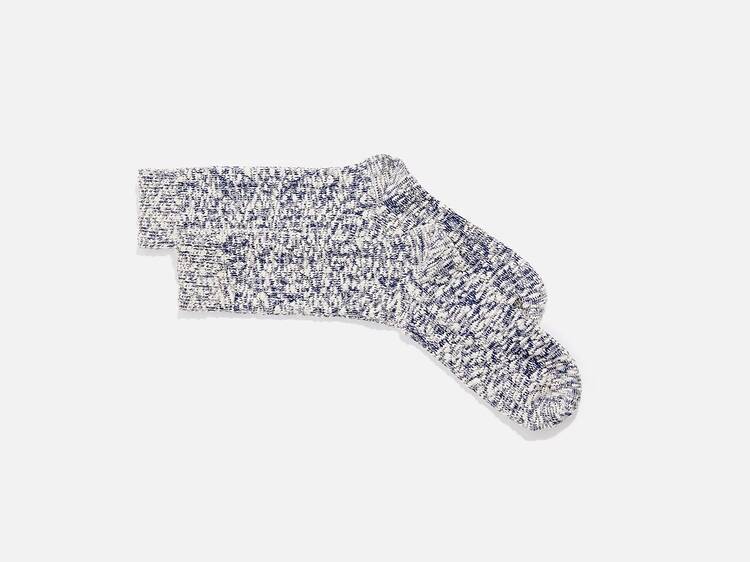 Pour les petits budgets : une belle paire de chaussettes Anonymous Ism