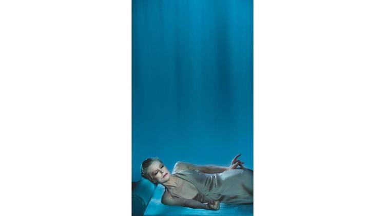 ロバート・ウィルソン展「《浜辺のアインシュタイン》のための11のドローイングと、ルシンダ・チャイルズのビデオポートレイト」