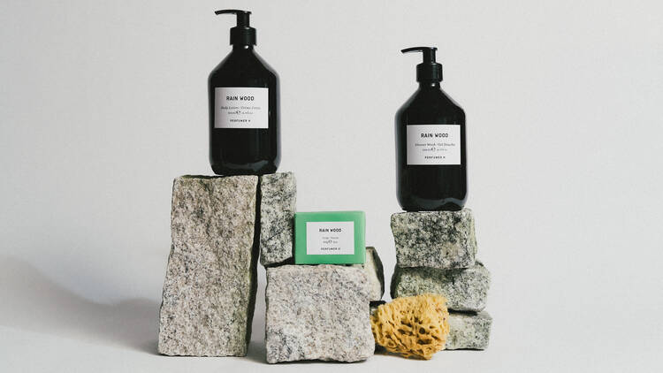 Perfumer H Rain Wood bath collection