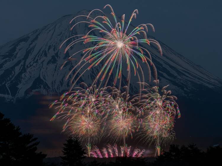 5 reasons Zekkei Fireworks at Mt Fuji make for a unique Japanese springtime experience