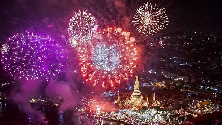 Experience Bangkok's grandest countdown with music, fireworks and river views at Iconsiam Experience Bangkok's grandest countdown with music, fireworks and river views at Iconsiam