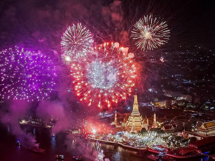 Experience Bangkok's grandest countdown with music, fireworks and river views at Iconsiam Experience Bangkok's grandest countdown with music, fireworks and river views at Iconsiam
