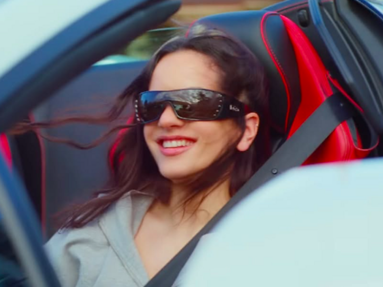 Les ulleres que porta Rosalía al vídeo de ‘La perla’ són d’una petita botiga vintage de Barcelona Les ulleres que porta Rosalía al vídeo de ‘La perla’ són d’una petita botiga vintage de Barcelona