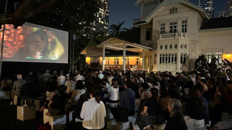 ดูหนังกลางแจ้งในสวนทูตเนเธอร์แลนด์กับโปรแกรม Movies That Matter: State of Silence ดูหนังกลางแจ้งในสวนทูตเนเธอร์แลนด์กับโปรแกรม Movies That Matter: State of Silence