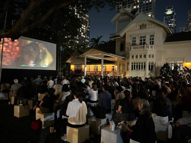 ดูหนังกลางแจ้งในสวนทูตเนเธอร์แลนด์กับโปรแกรม Movies That Matter: State of Silence ดูหนังกลางแจ้งในสวนทูตเนเธอร์แลนด์กับโปรแกรม Movies That Matter: State of Silence