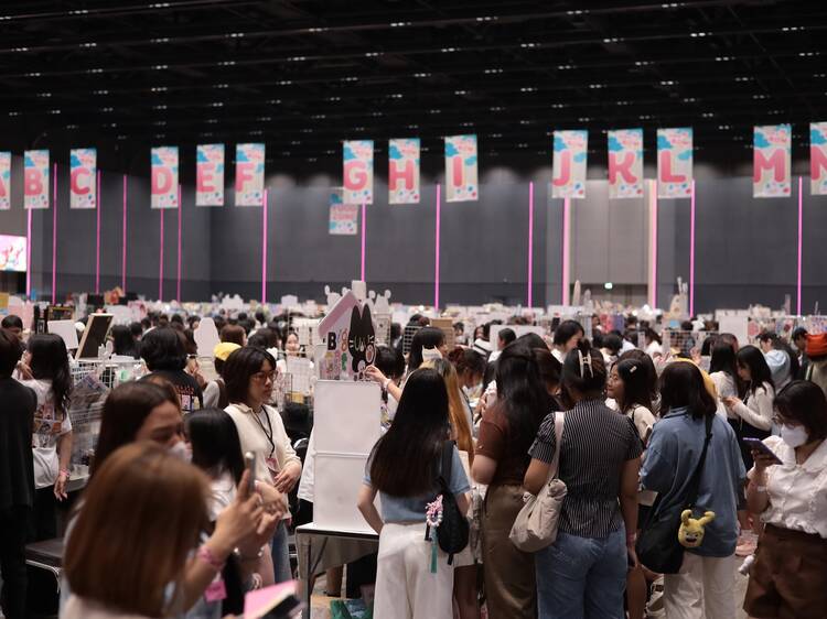 มหกรรมอาร์ตมาร์เก็ตสุดยิ่งใหญ่ รวมพล 834 ศิลปิน ให้คุณเดินเสพงานคราฟต์และช้อปของขวัญส่งท้ายปี มหกรรมอาร์ตมาร์เก็ตสุดยิ่งใหญ่ รวมพล 834 ศิลปิน ให้คุณเดินเสพงานคราฟต์และช้อปของขวัญส่งท้ายปี