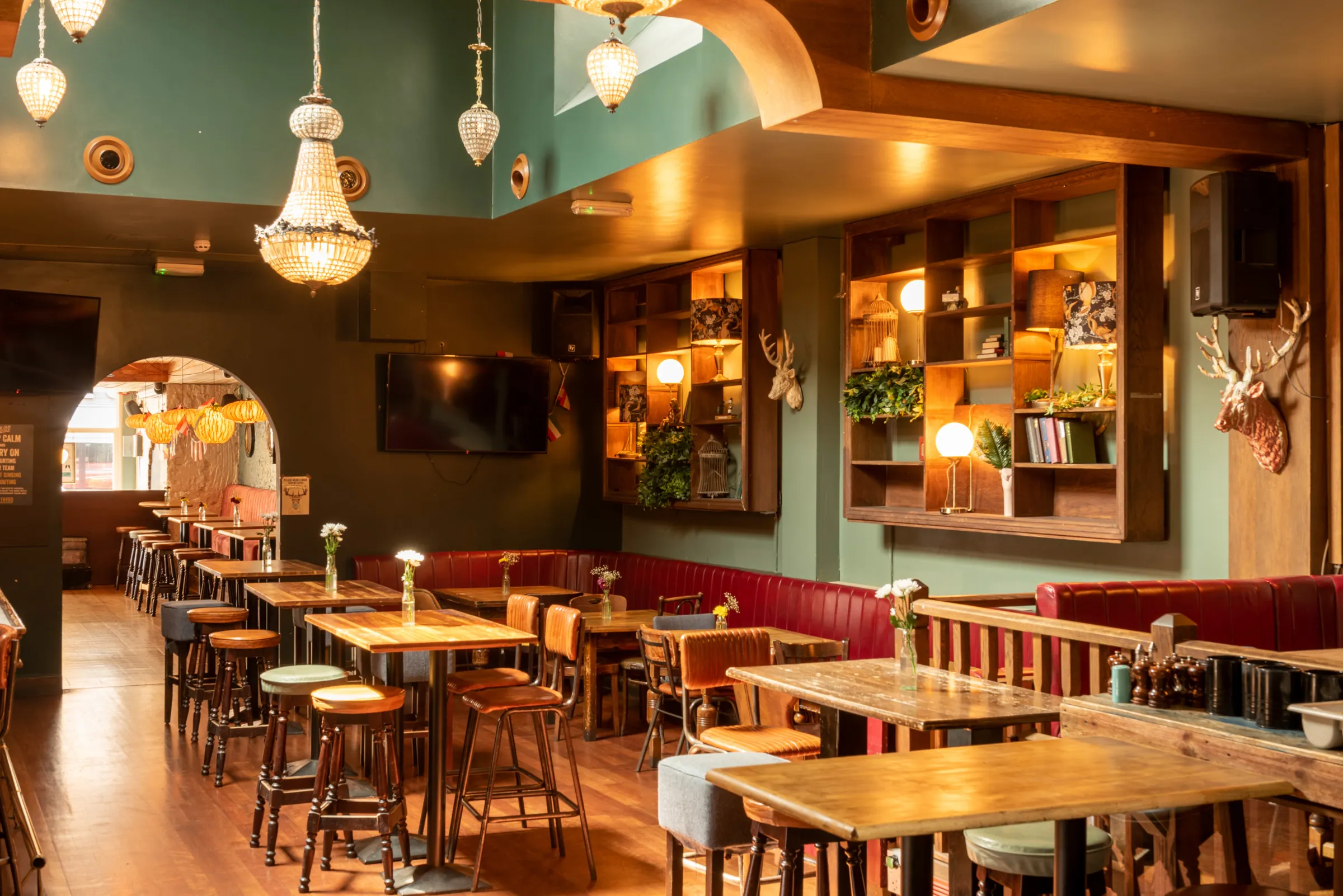 Inside The Old Frizzle, Wimbledon