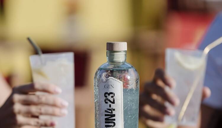 ¡Una ginebra que salió de un trabajo de Bachillerato!