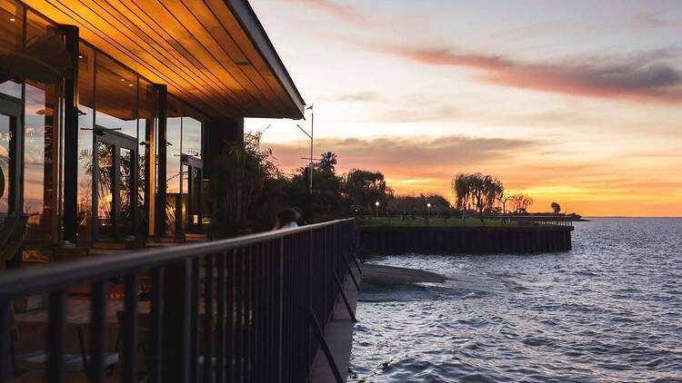 Mostrador Santa Teresita Olivos