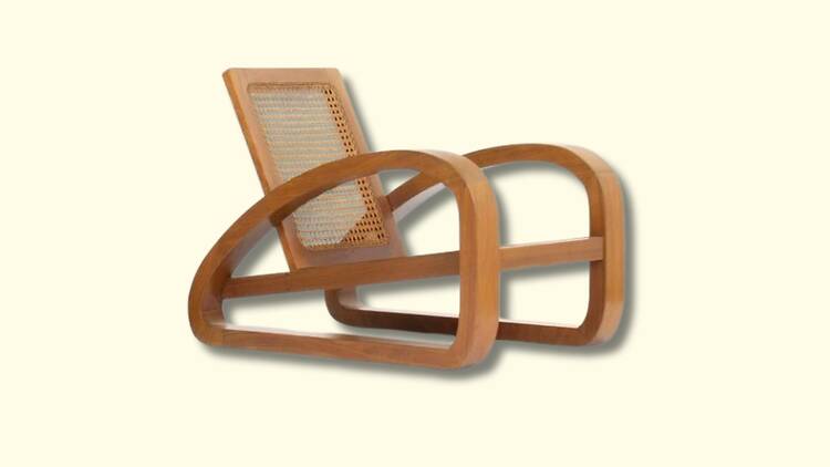 Cadeirão em madeira, Area