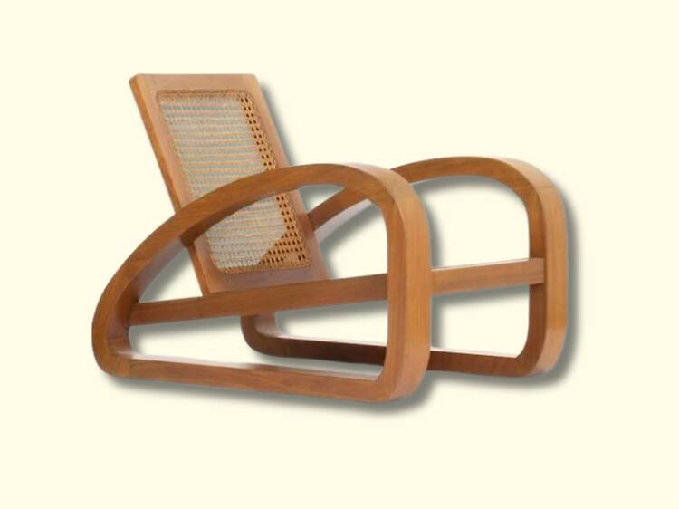 Cadeirão em madeira, Area