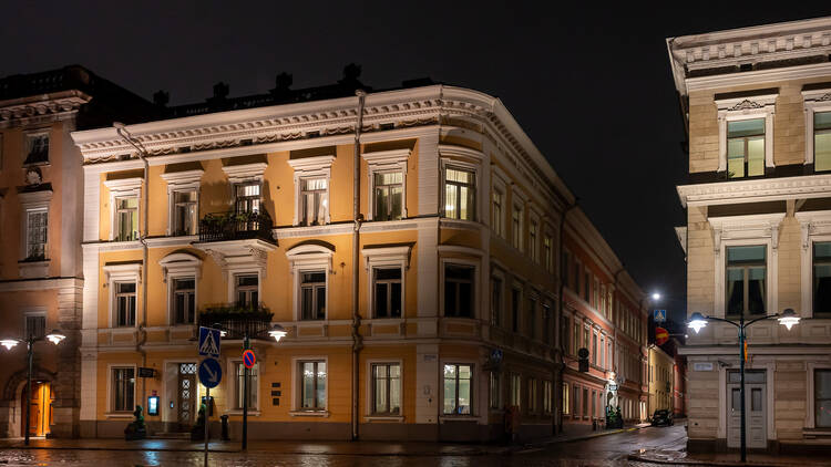 Ravintola Olo sijaitsee kauniissa empire-tyylin rakennuksessa Helsingin Pohjoisesplanadilla