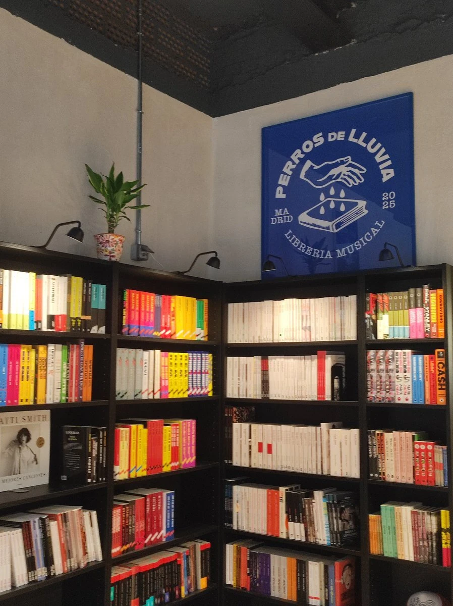 Librer&iacute;a Perros de Lluvia