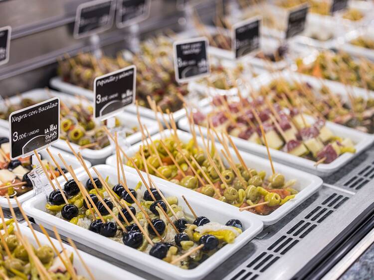 De pulpo, huevo de codorniz o atún con piquillo: abre el nuevo templo para los amantes de las gildas en el corazón de Chueca