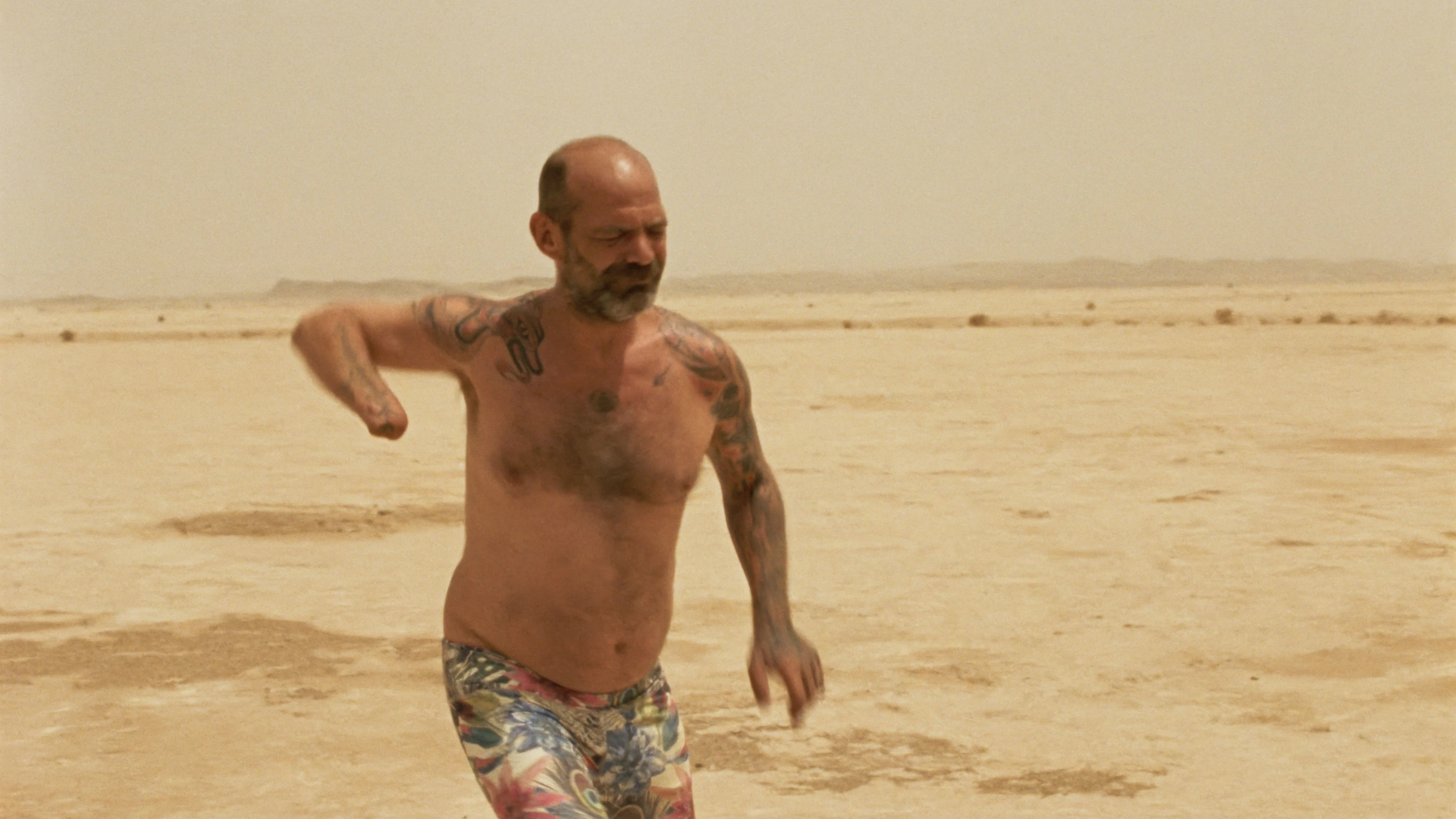 Oliver Laxe, HU/هُوَ. Bailad como si nadie os viera. Instalaci&oacute;n, Archivo fotogr&aacute;fico Museo Reina Sof&iacute;a 2025