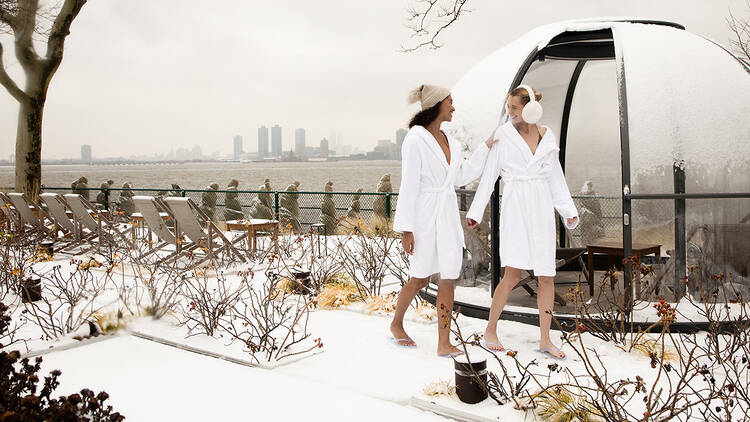 bubble snow dome  (QC New York)