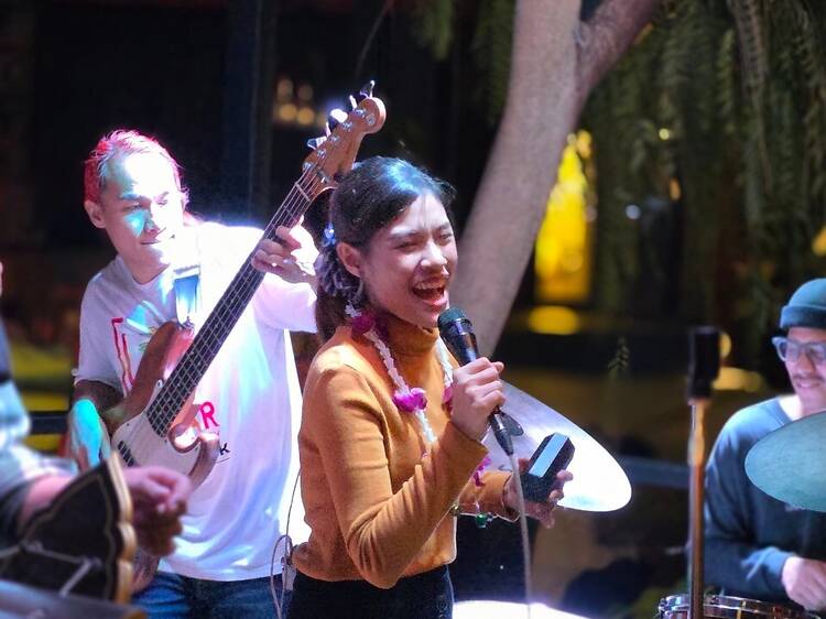 About town (every Monday, Thursday and Friday)