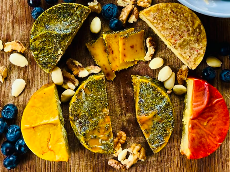 El millor formatge vegà semicurat del món es fa a Barcelona