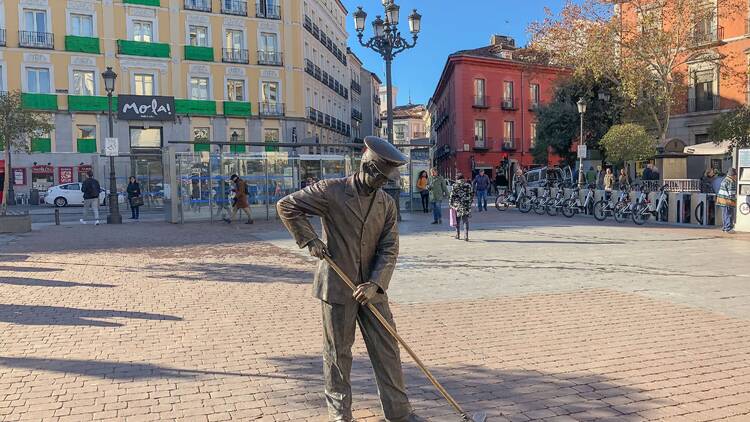 Plaza de Jacinto Benavente. Shutterstock