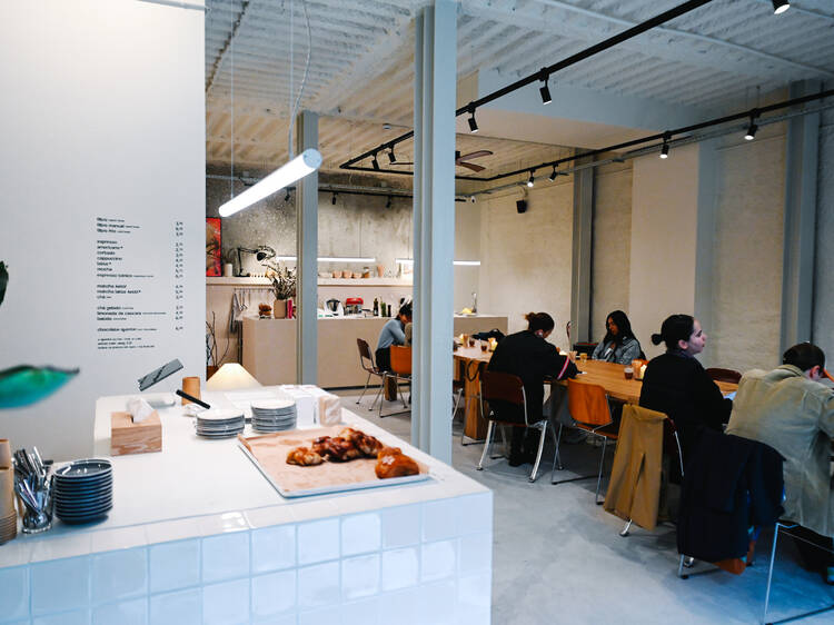 Nos Anjos, há uma nova casa para o café de especialidade. Chama-se Lugar Nenhum