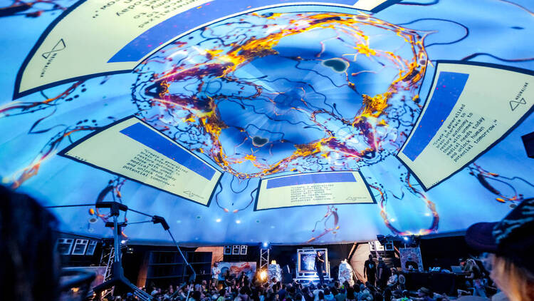 บูชาความงามจากฟากฟ้าในปาร์ตี้สุริยุปราคา 4 วันเต็ม