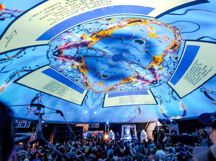 บูชาความงามจากฟากฟ้าในปาร์ตี้สุริยุปราคา 4 วันเต็ม