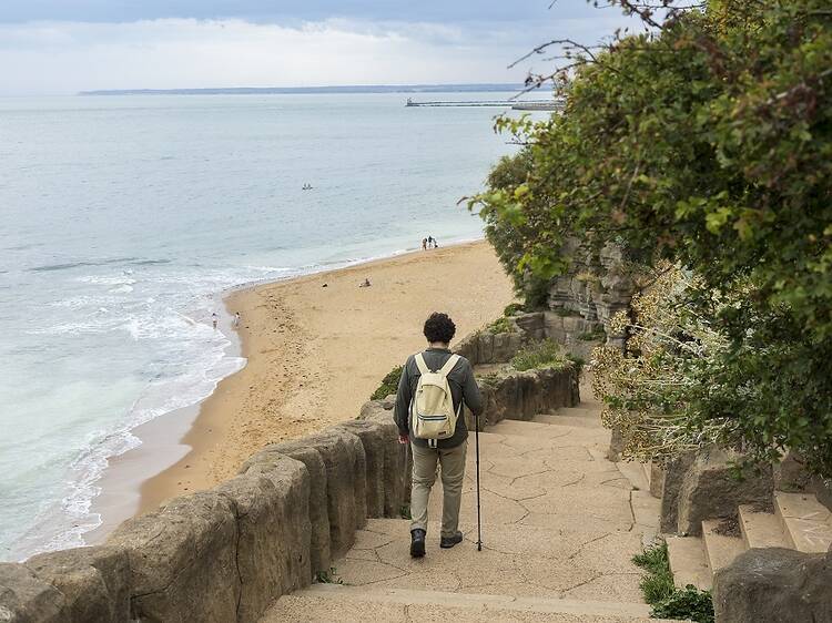 เดินรอบชายฝั่งอังกฤษบนเส้นทางที่หลายคนต่างรอคอย