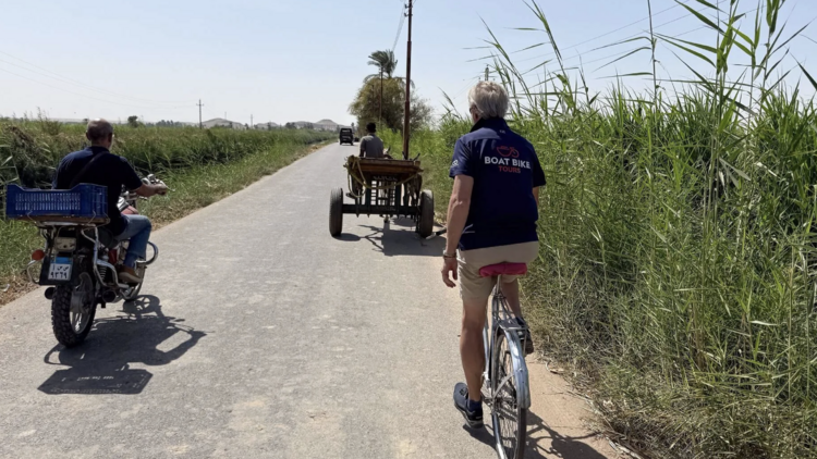 ล่องเรือและปั่นอีไบค์เลาะแม่น้ำที่ยาวที่สุดในโลก