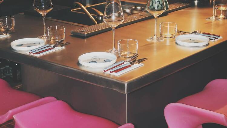 À Longchamp, Ophélie Caurant transforme un ancien atelier en table solaire et ultra-désirable