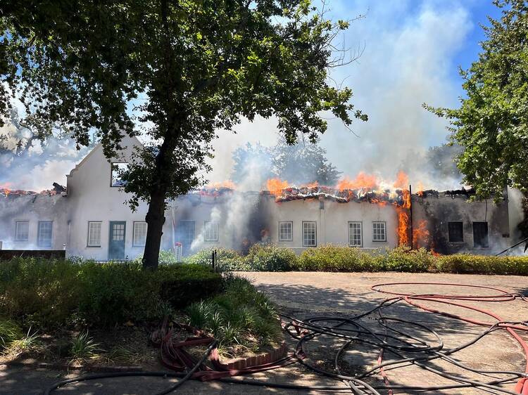 Western Cape Fire Alert: Fire rips through Laborie Estate in Paarl