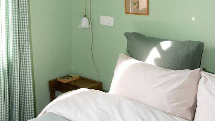 Une maison d’hôtes rétro sur la corniche, ou l’art de rejouer les étés d’enfance à Marseille