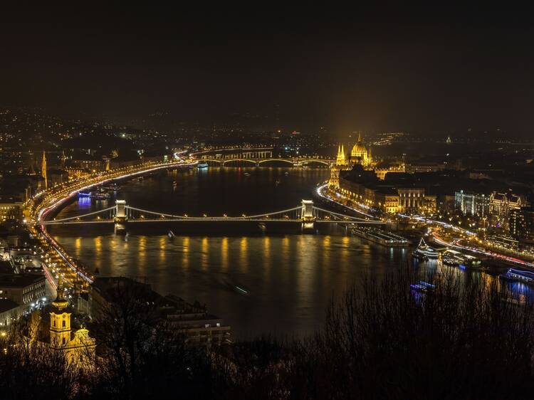 Szilveszter Budapesten: itt tűzijátékozhatsz (és itt nem) idén Szilveszter Budapesten: itt tűzijátékozhatsz (és itt nem) idén