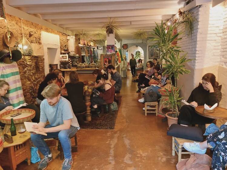 Leer en silencio: el mejor plan para los introvertidos