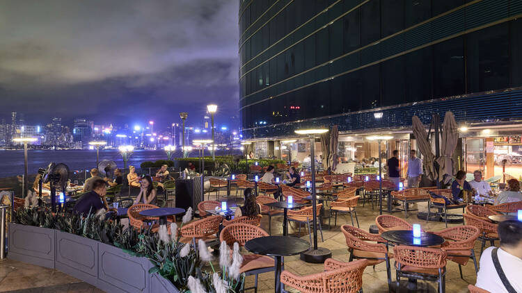 除夕倒數派對六：The Bayside 五小時無限暢飲＋自助餐