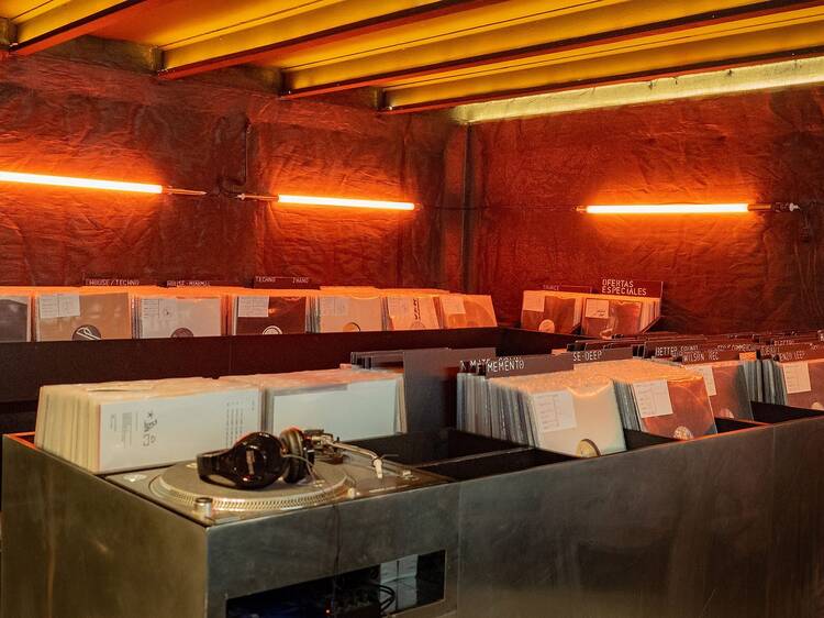 Las mejores tiendas de discos y vinilos donde comprar música en Madrid