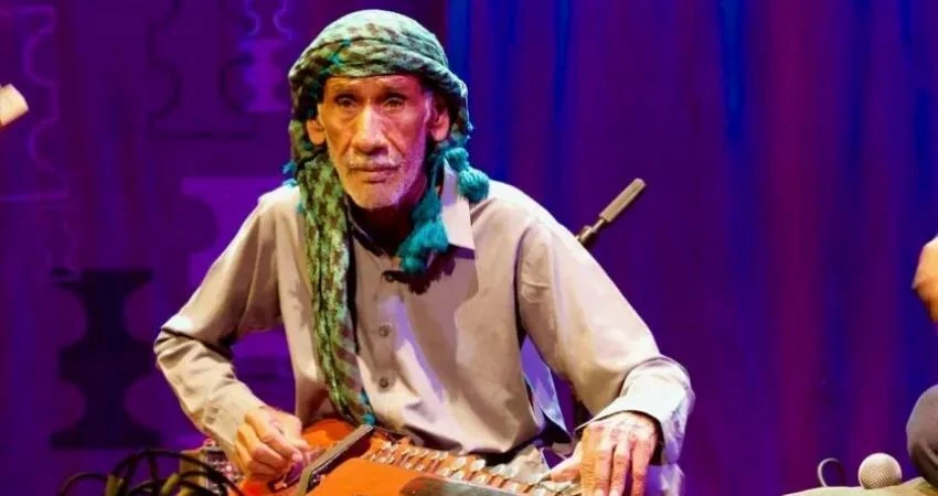 Ustad Noor Bakhsh. CentroCentro