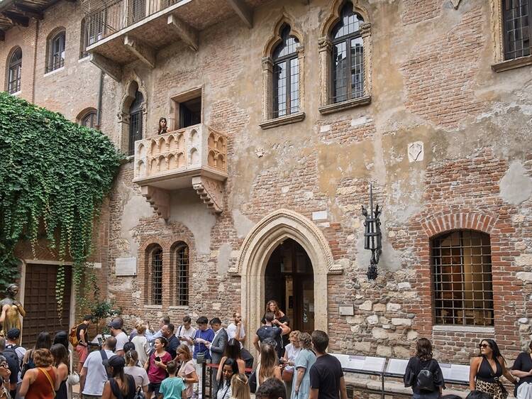 Tourists now have to pay €12 to see Italy’s famous ‘Romeo & Juliet’ balcony