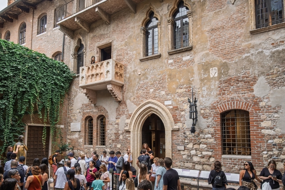 Tourists Now Have To Pay €12 To See Italy’s Famous ‘Romeo & Juliet’ Balcony, Canada Reviews Tourists Now Have To Pay €12 To See Italy’s Famous ‘Romeo & Juliet’ Balcony, Canada Reviews