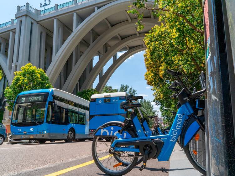 Los viajes en autobús y bicimad serán gratis después de las vacaciones de Navidad: dos días en transporte público sin gastar ni 1 euro Los viajes en autobús y bicimad serán gratis después de las vacaciones de Navidad: dos días en transporte público sin gastar ni 1 euro