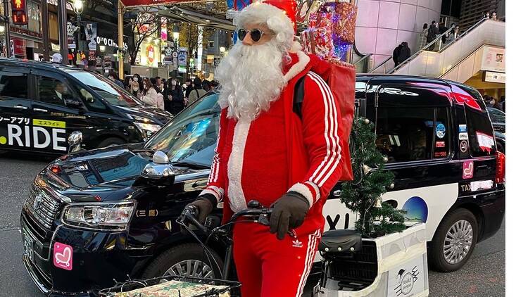 Buy a Santa costume at Donki and walk around Shibuya 