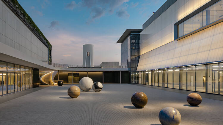 เปิดประตูสู่พิพิธภัณฑ์ศิลปะร่วมสมัยระดับโลกแห่งใหม่ของกรุงเทพฯ กับนิทรรศการปฐมฤกษ์ ที่ ‘ดิบ บางกอก’