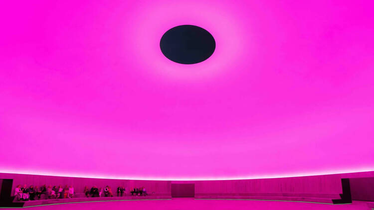 過去最大のタレル代表作から空を見る。 過去最大のタレル代表作から空を見る。