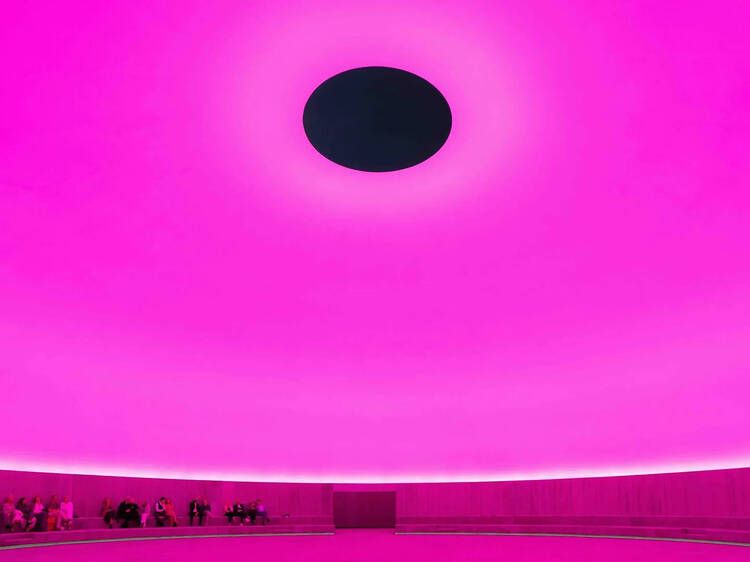 過去最大のタレル代表作から空を見る。 過去最大のタレル代表作から空を見る。