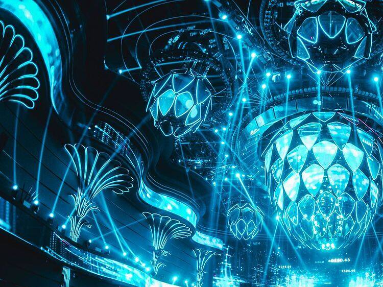 A scene that is spreading outward