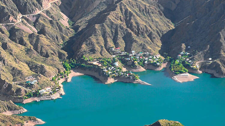 Descubrir Dique Los Reyunos y su agua turquesa