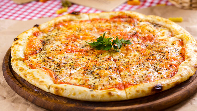 Comer una porción de pizza a 1 euro