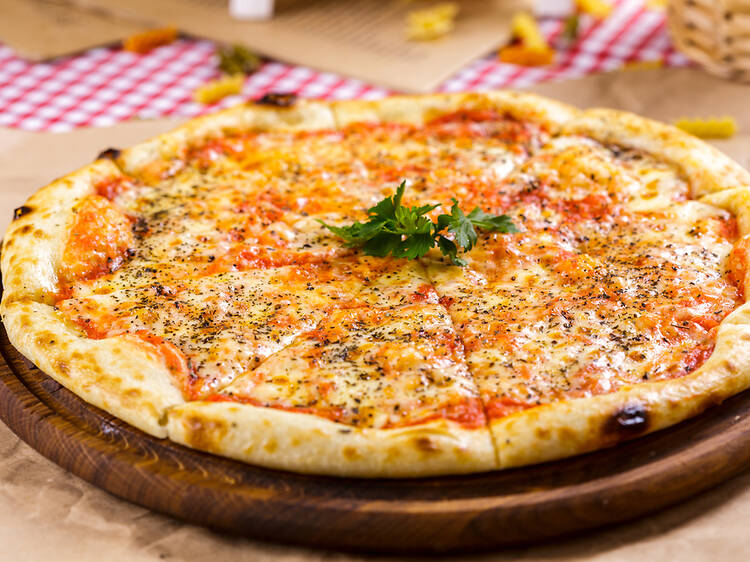 Comer una porción de pizza a 1 euro
