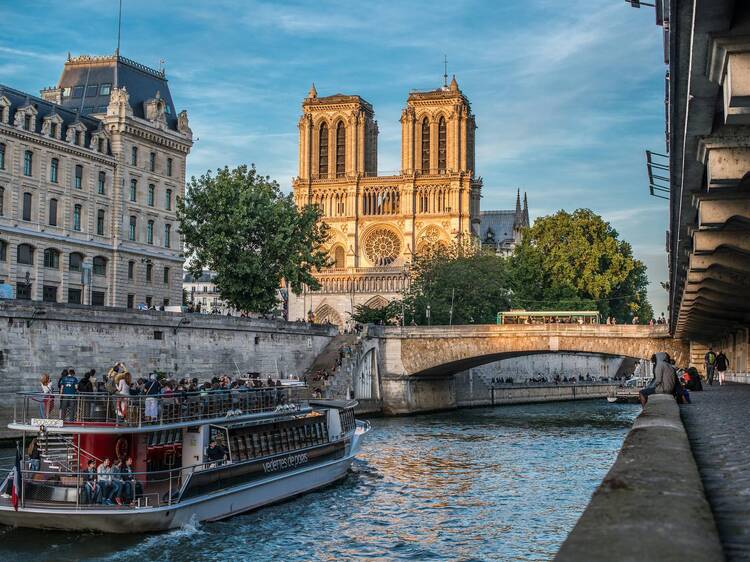 Bientôt une péniche entièrement dédiée à la littérature, ouverte à tous, au pied de Notre-Dame de Paris Bientôt une péniche entièrement dédiée à la littérature, ouverte à tous, au pied de Notre-Dame de Paris