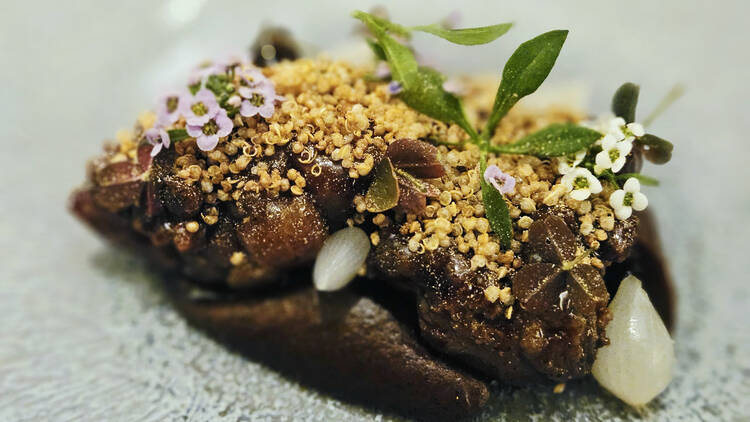 Kateenkorvaa lautasella Bistro Egossa Helsingissä