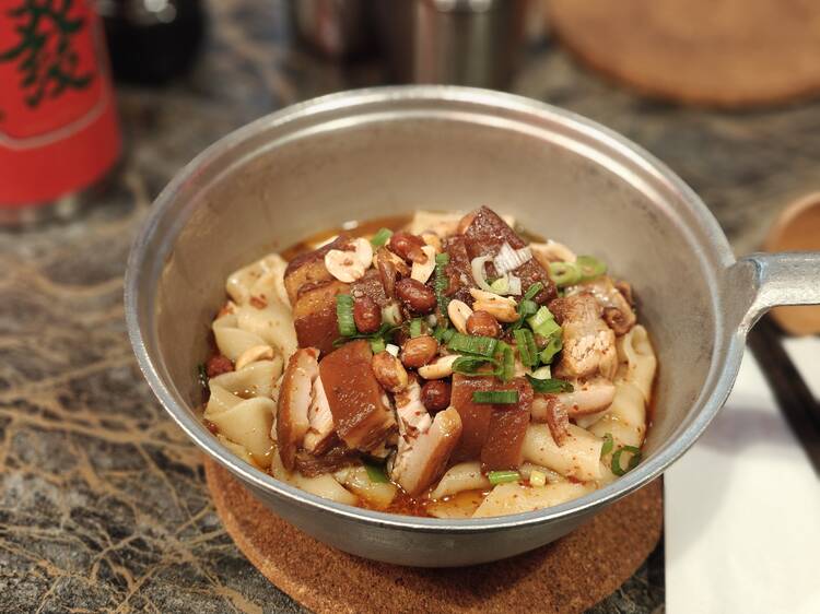 Goûter aux mille et un ragoûts d'Uncle Kang